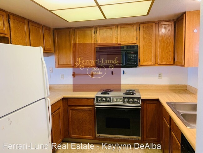 Building Photo - 2 br, 1.5 bath House - 3162 N Truckee Lane