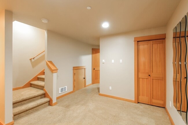 Building Photo - 3Bd Townhouse