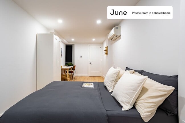 Building Photo - Room in Shared 3.0 bed/2 bath home