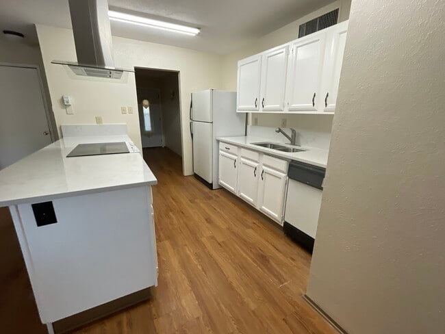 Building Photo - 7206 Nutmeg Ln