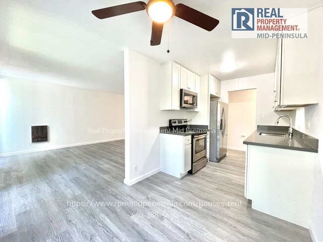 Building Photo - Modern, Light-Filled 3-Bedroom Condo in th...