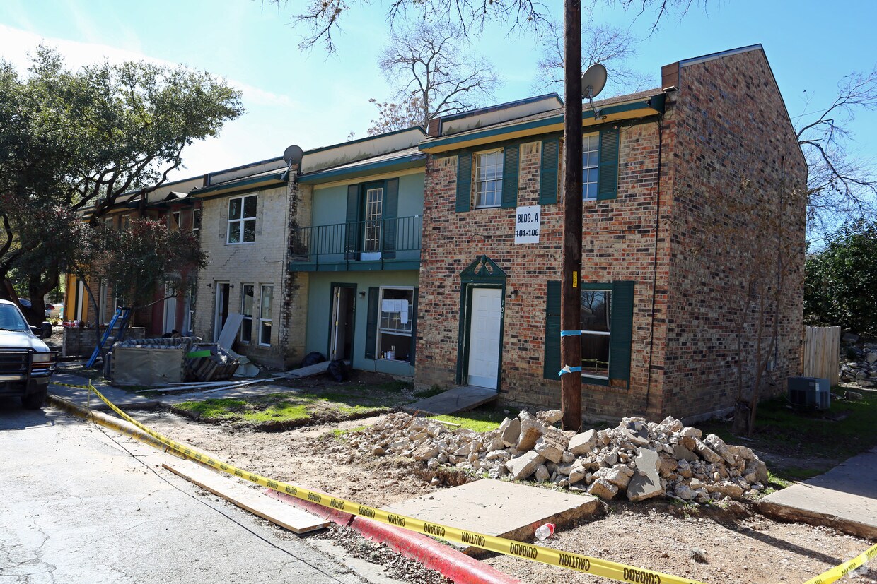 Primary Photo - Orleans Court Condos
