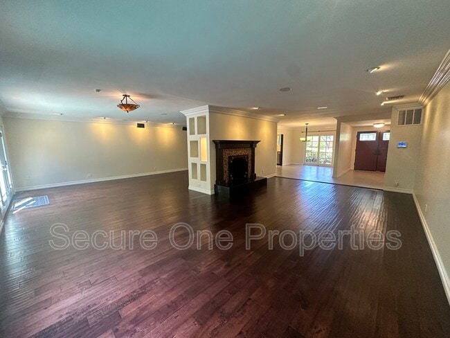 Building Photo - 23338 Los Encinos Way