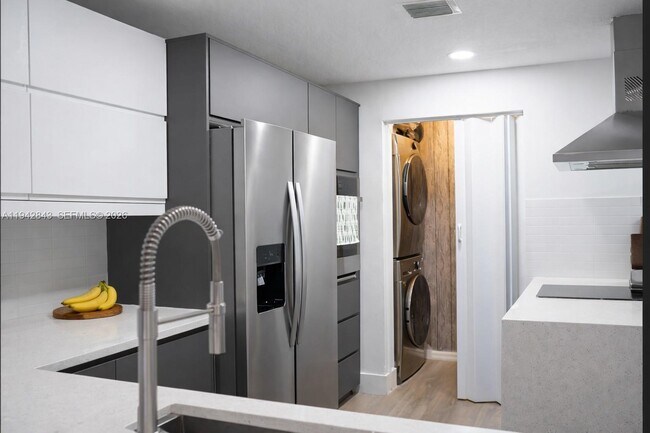 Building Photo - 6670 NW 114th Ave