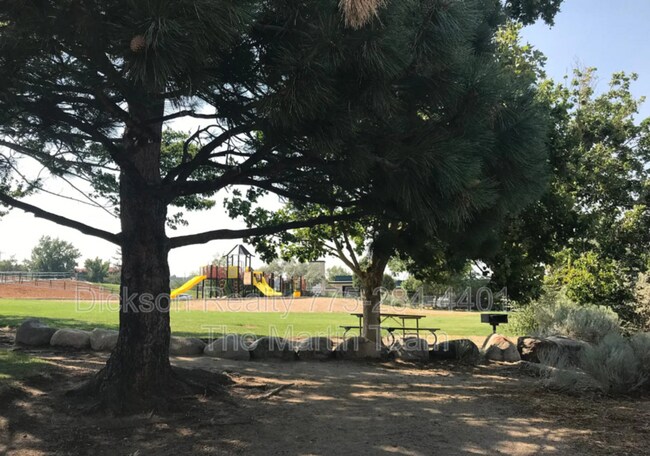 Building Photo - 2835 Skyline Blvd