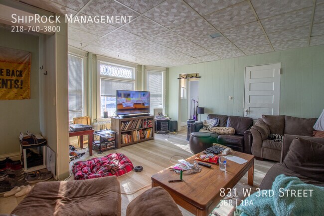 Building Photo - 831 W 3rd St