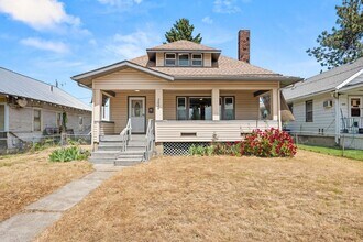 Building Photo - 2624 W 8th Ave