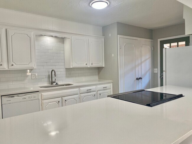 Foto del edificio - Large 2 Bed 2 Bath off NW 63rd & N. Villa ...