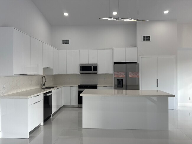 Building Photo - 1882 Coral Point Dr