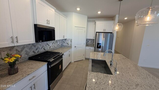Building Photo - 37043 W Vera Cruz Dr