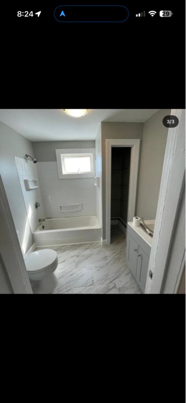 Building Photo - 390 Weeden St