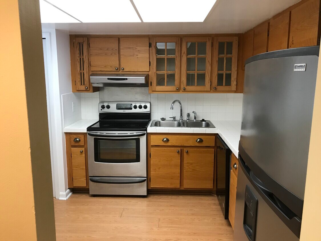 Kitchen - 2935 Thrush Dr