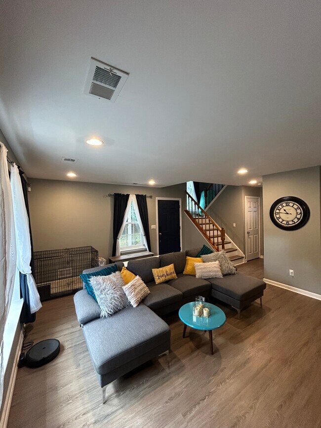 Building Photo - 448 Saint Giles Ct