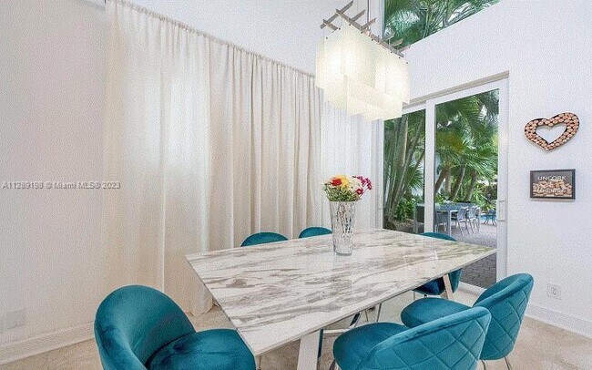 Foto del edificio - 7121 Dubonnet Dr