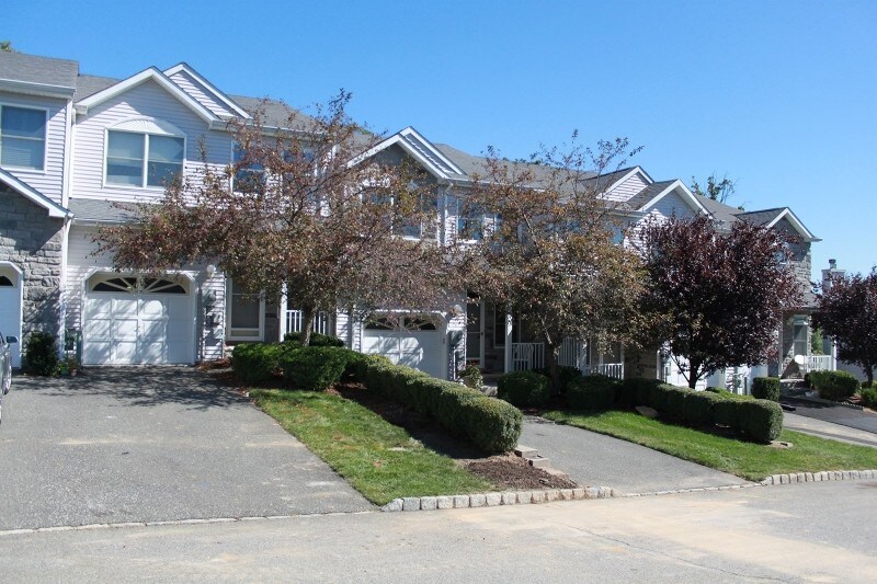 Primary Photo - 185 Springhill Dr