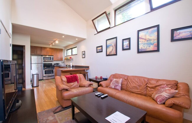 open floor plan - 2112 Walnut Ave