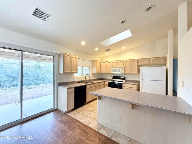 Foto del edificio - 5102 E Ramada Dr