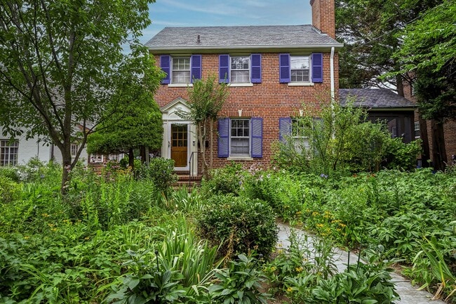 NW DC - Timeless Elegance Meets Modern Comfort in AU Park (with Pool!) - NW DC - Timeless Elegance Meets Modern Comfort in AU Park (with Pool!) House