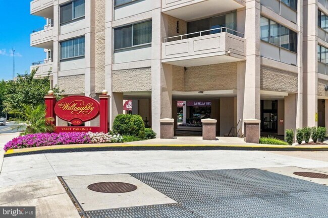 Foto del edificio - 5500 Friendship Blvd