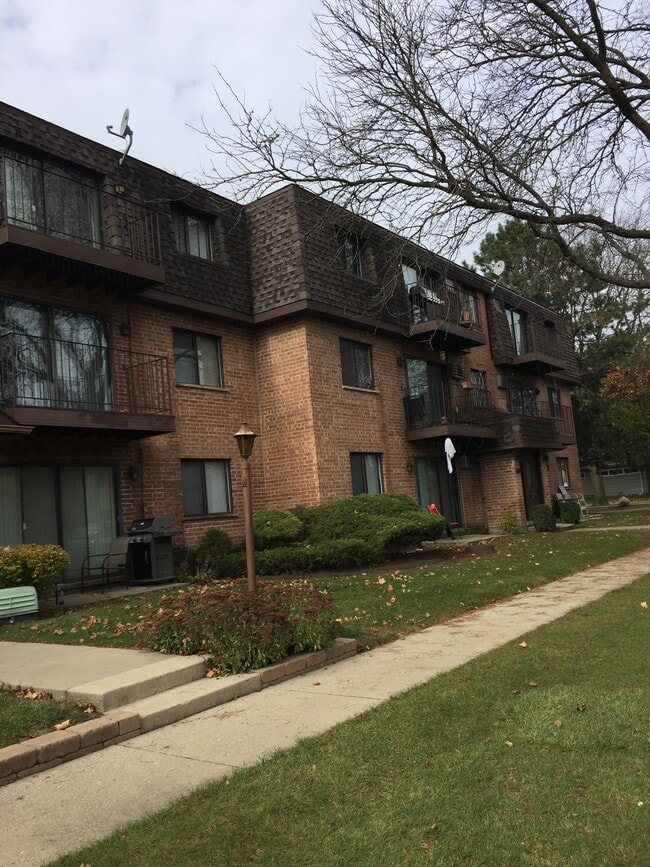 Building Photo - 920 S McKinley Ave