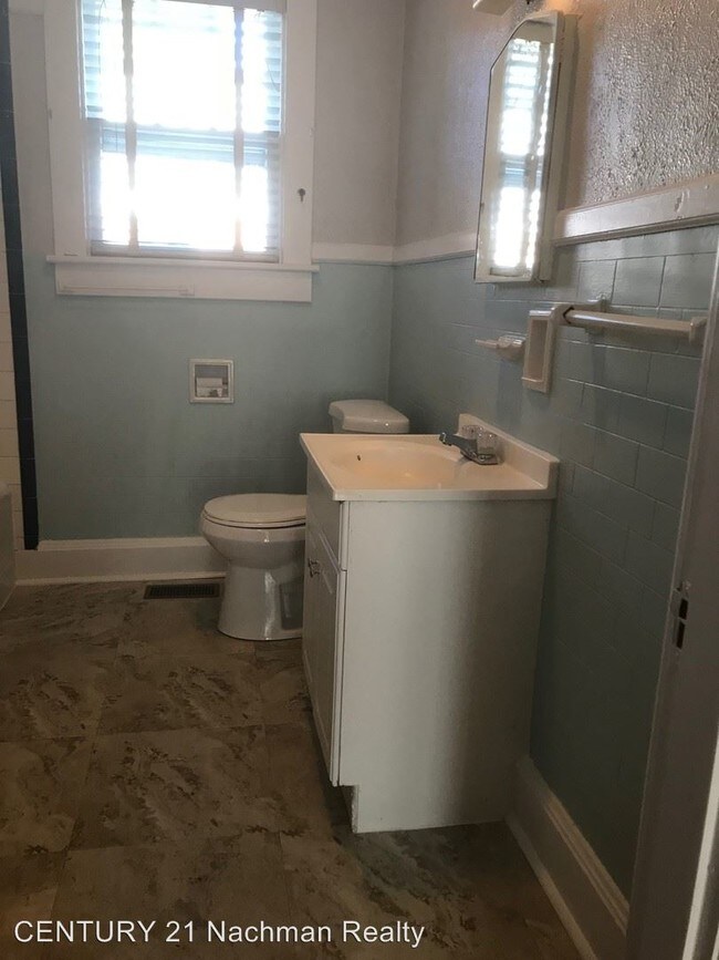 Foto del edificio - 2 br, 1 bath House - 84 Farragut Street