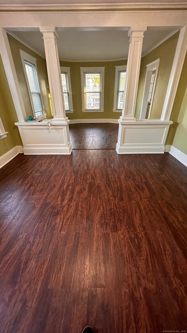 Building Photo - 14 Cooper St