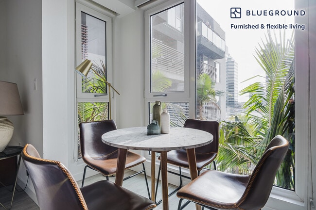 Foto del edificio - 12035 Wilshire Blvd