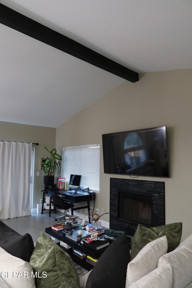 Foto del edificio - 4614 N Stanton St