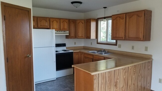 Building Photo - Newkirk Duplex