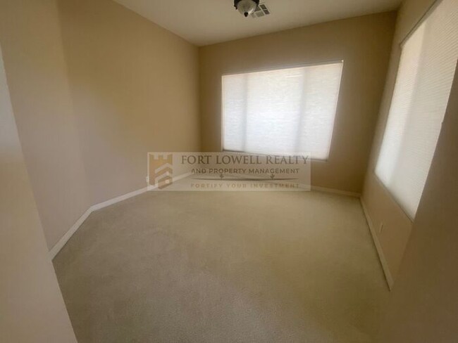 Building Photo - Beautiful 2 bedroom 2 bath with den in gat...