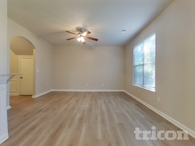 Building Photo - 4459 Ravenwood Dr