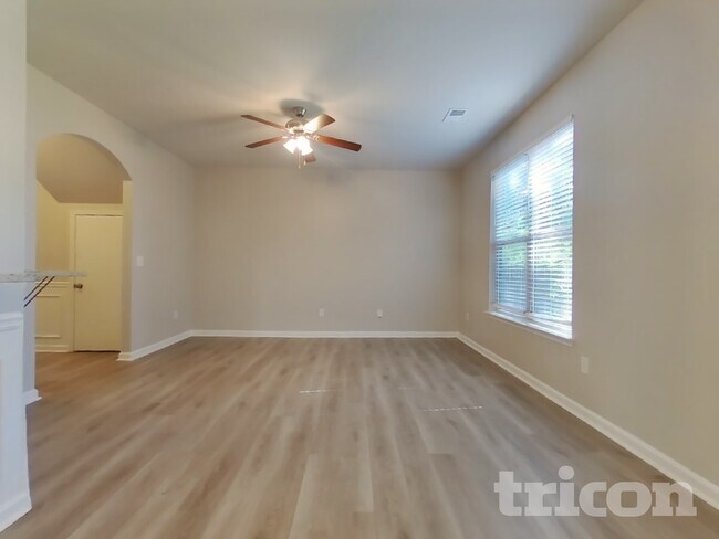 Foto del edificio - 4459 Ravenwood Dr