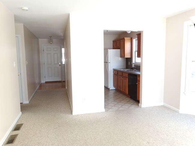 Building Photo - 110 Bridle Path