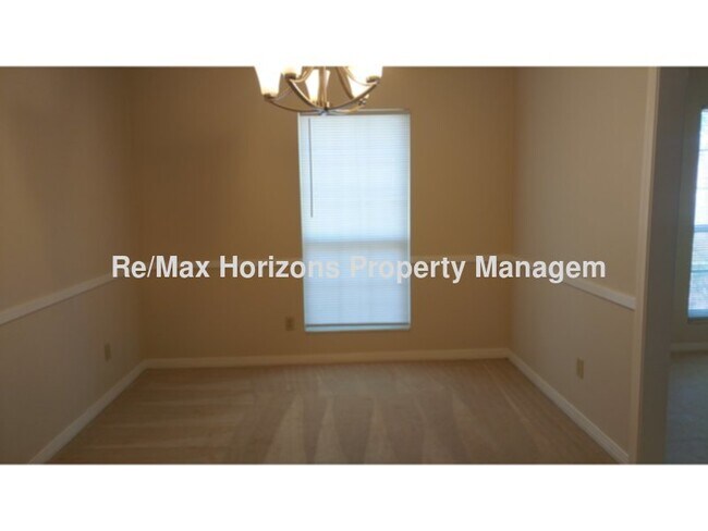 Building Photo - Great Northeast Home!