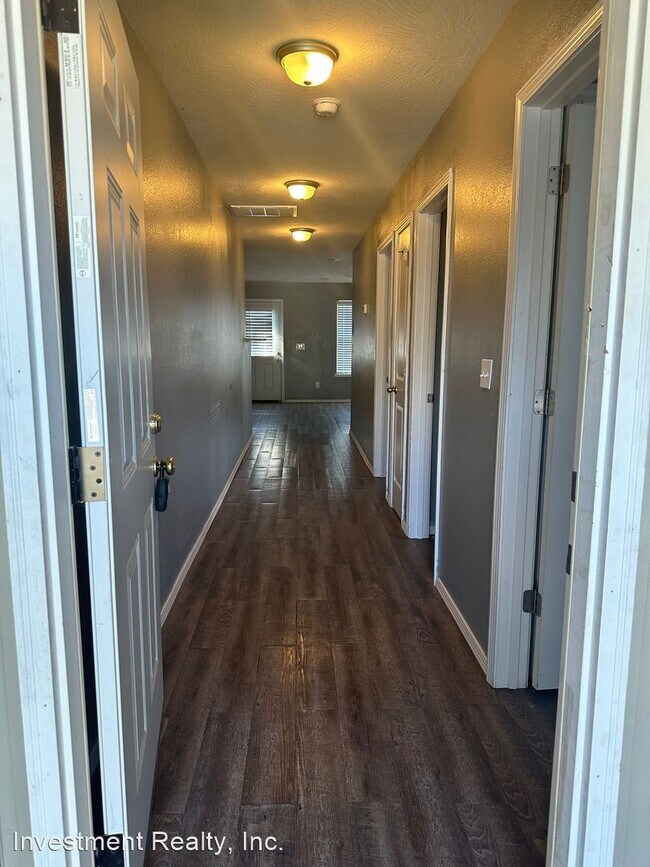 Building Photo - 3 br, 2 bath House - 806 E Watermill Circle