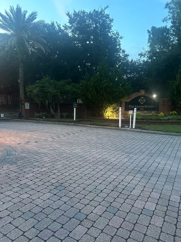 Primary Photo - 13810 Sutton Park Dr N