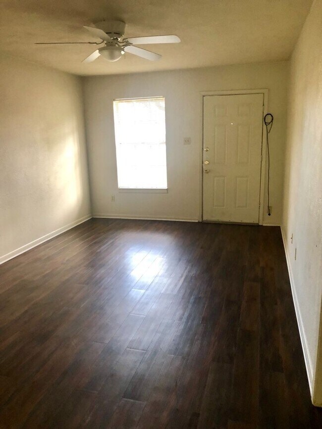 Building Photo - 2 BEDROOM DUPLEX WALKING DISTANCE TO GABBA...