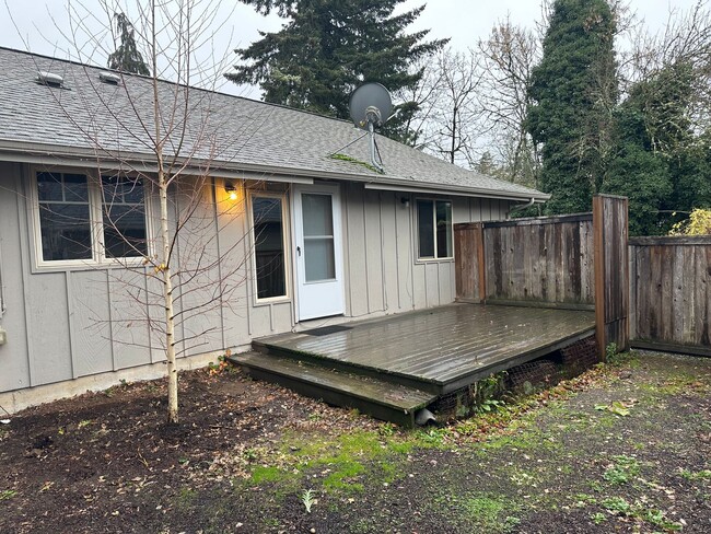 Foto del edificio - Cozy 2 bedroom 1 bathroom duplex in Eugene!