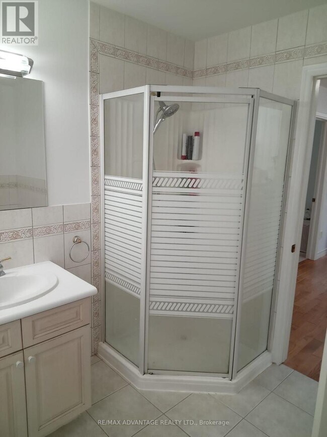 Photo du bâtiment - 42 Stonehenge Rd