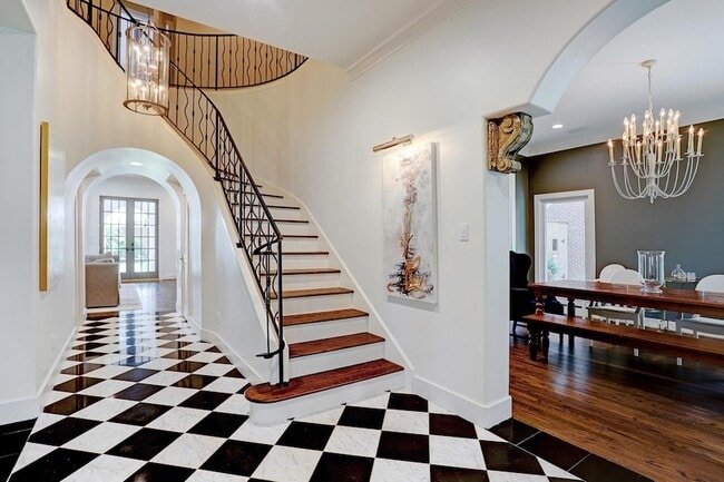 Photo - 3779 Robinhood St House