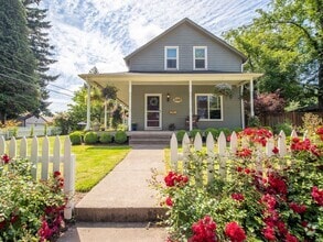 Building Photo - 2193 Willamette Falls Dr
