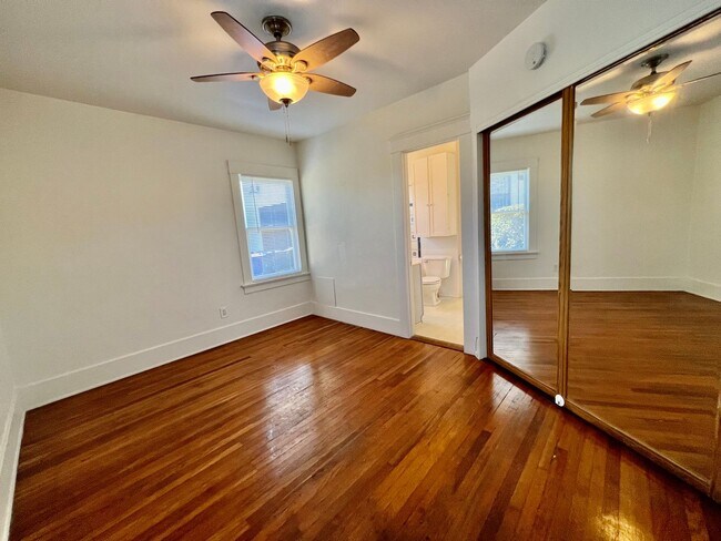Foto del edificio - La Jolla 1 Bed / 1 Bath Home With Garage