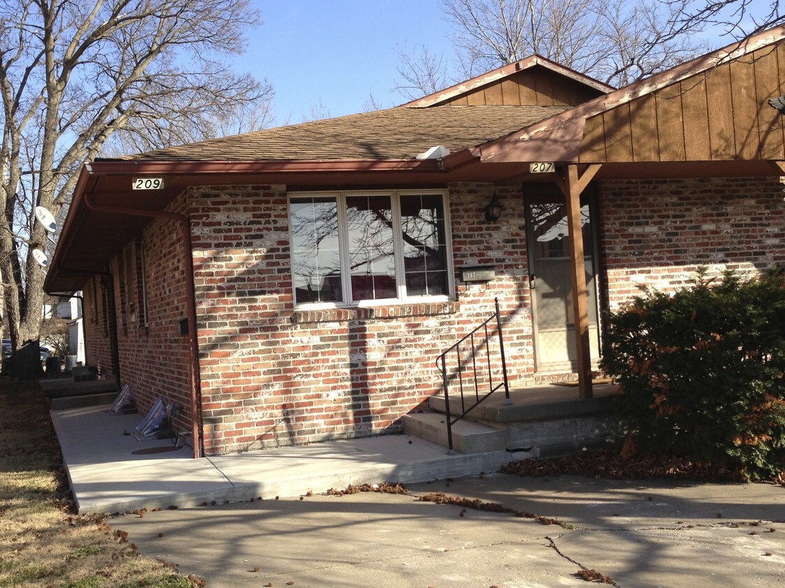 209 S. Sycamore - 209 S Sycamore St