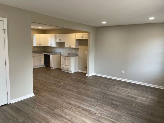 Building Photo - Charming 4-Bed, 2-Bath Home in Birmingham'...