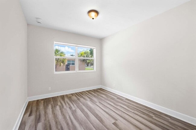 Building Photo - 403 50th St