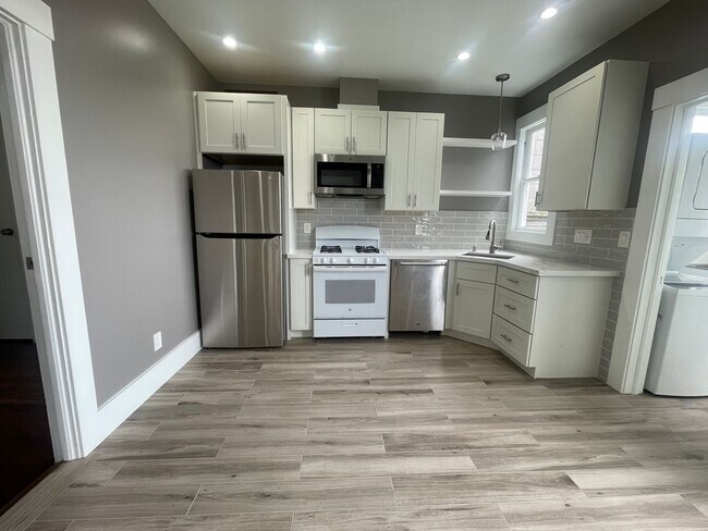 Building Photo - REMODELED HOME AVAILABLE NOW!