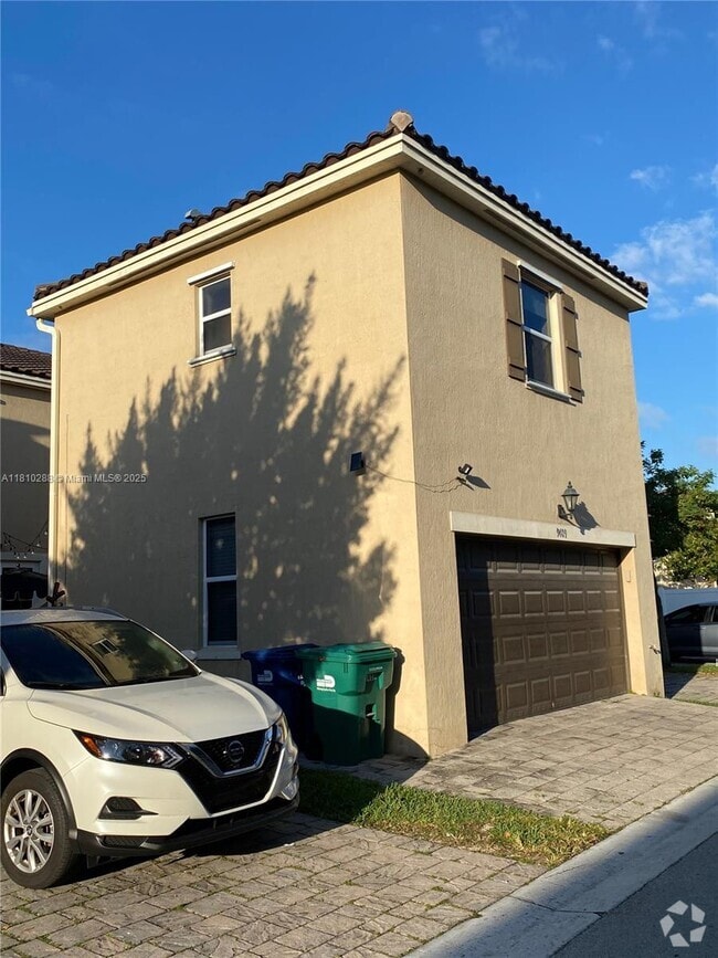 Building Photo - 9409 SW 171st Pl