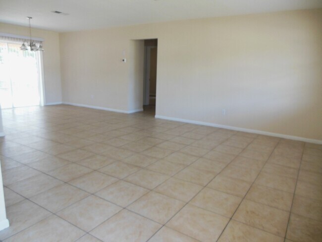 Foto del edificio - 2472 Evergreen Ave