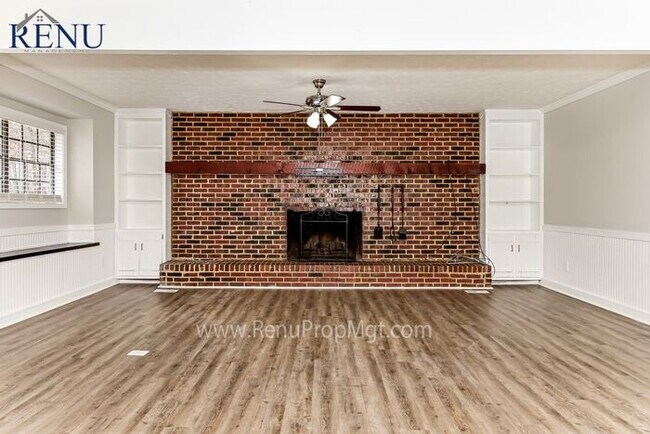 Foto del edificio - Now Available!