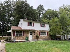 Building Photo - 704 Shirley Manor Rd